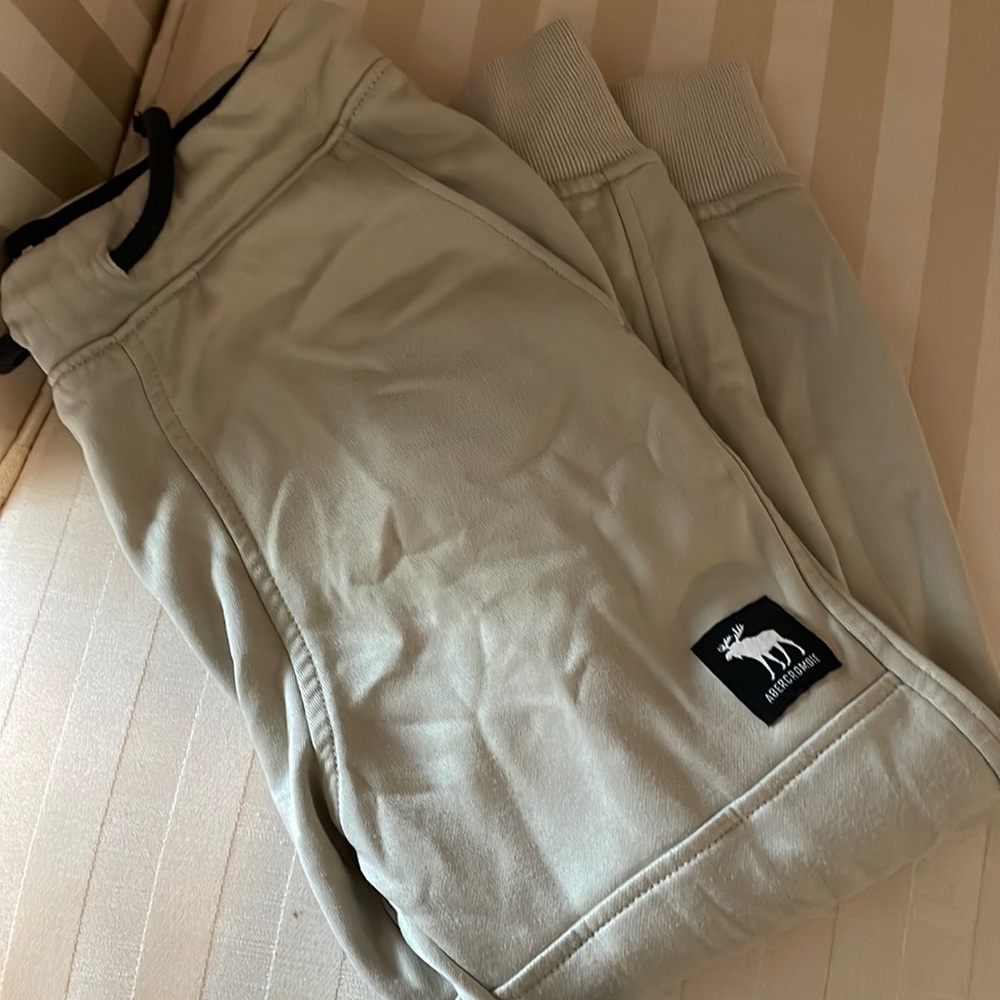 Abercrombie kids joggers in cream